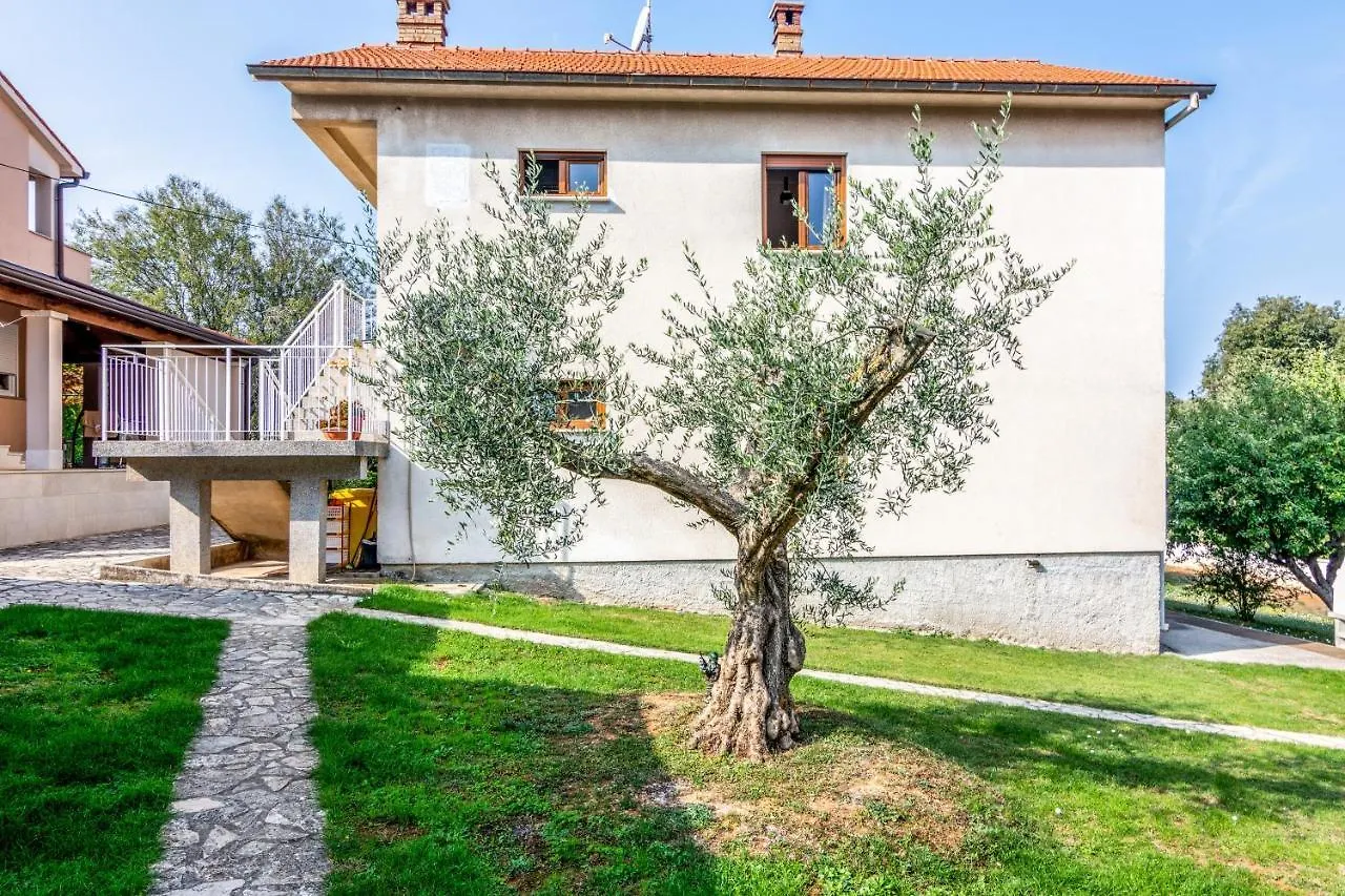 Apartments For Families With Children Banjole, Pula - 2258