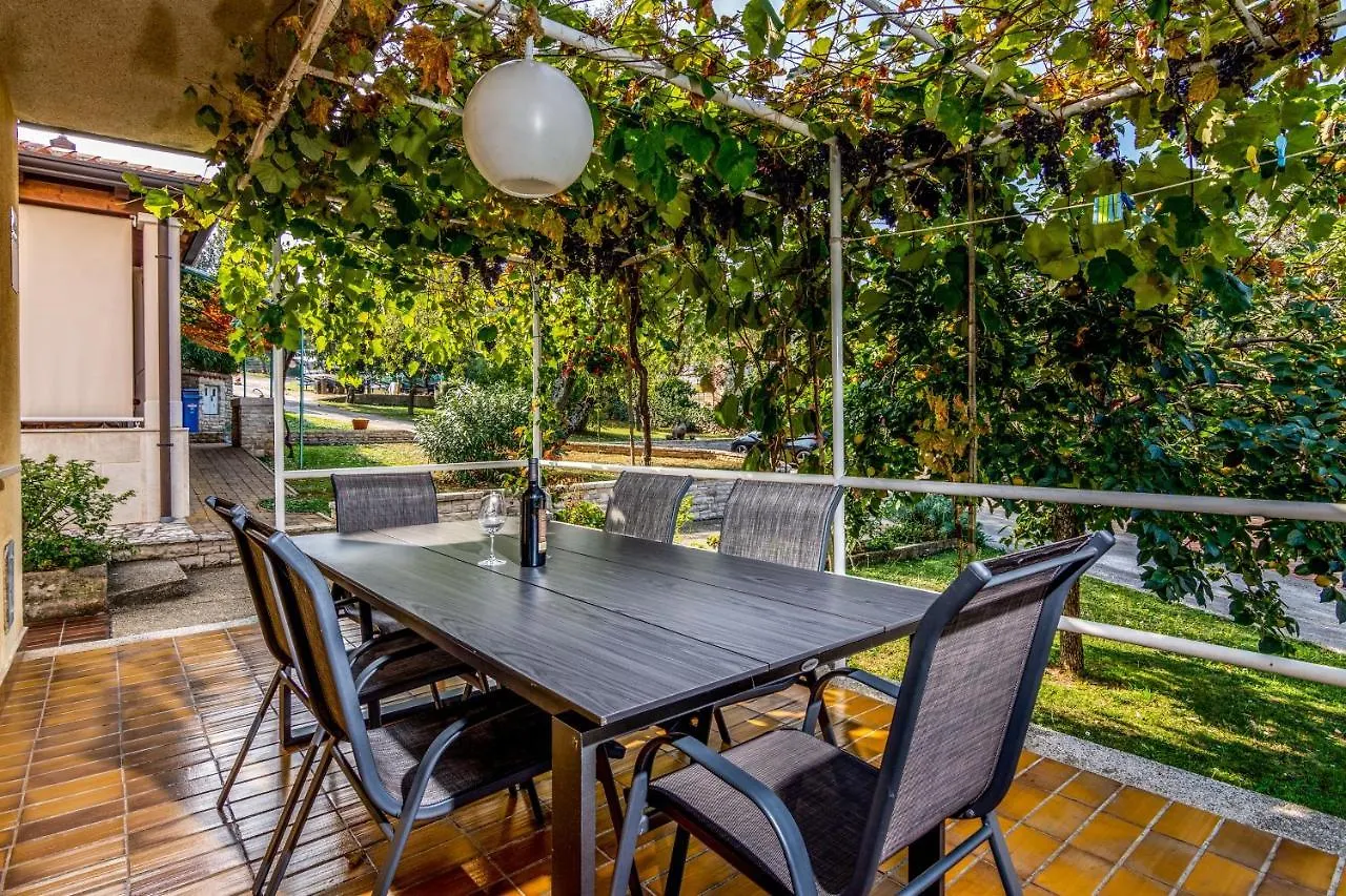 Apartments For Families With Children Banjole, Pula - 2258