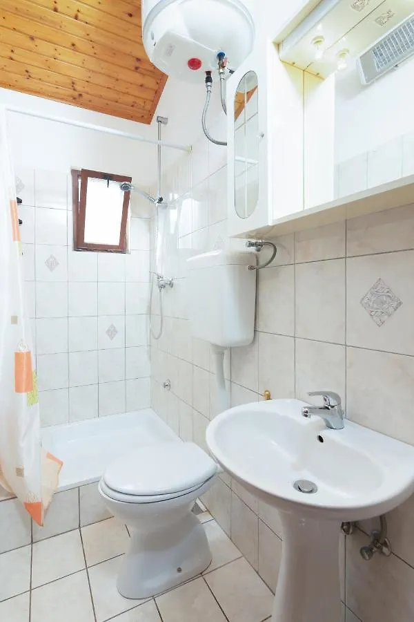 Apartments For Families With Children Banjole, Pula - 2258 0*,  Chorwacja