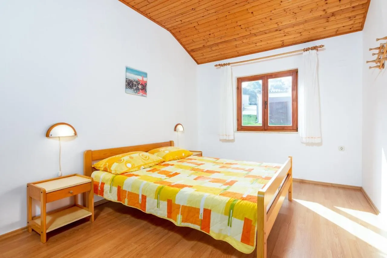 Apartments For Families With Children Banjole, Pula - 2258