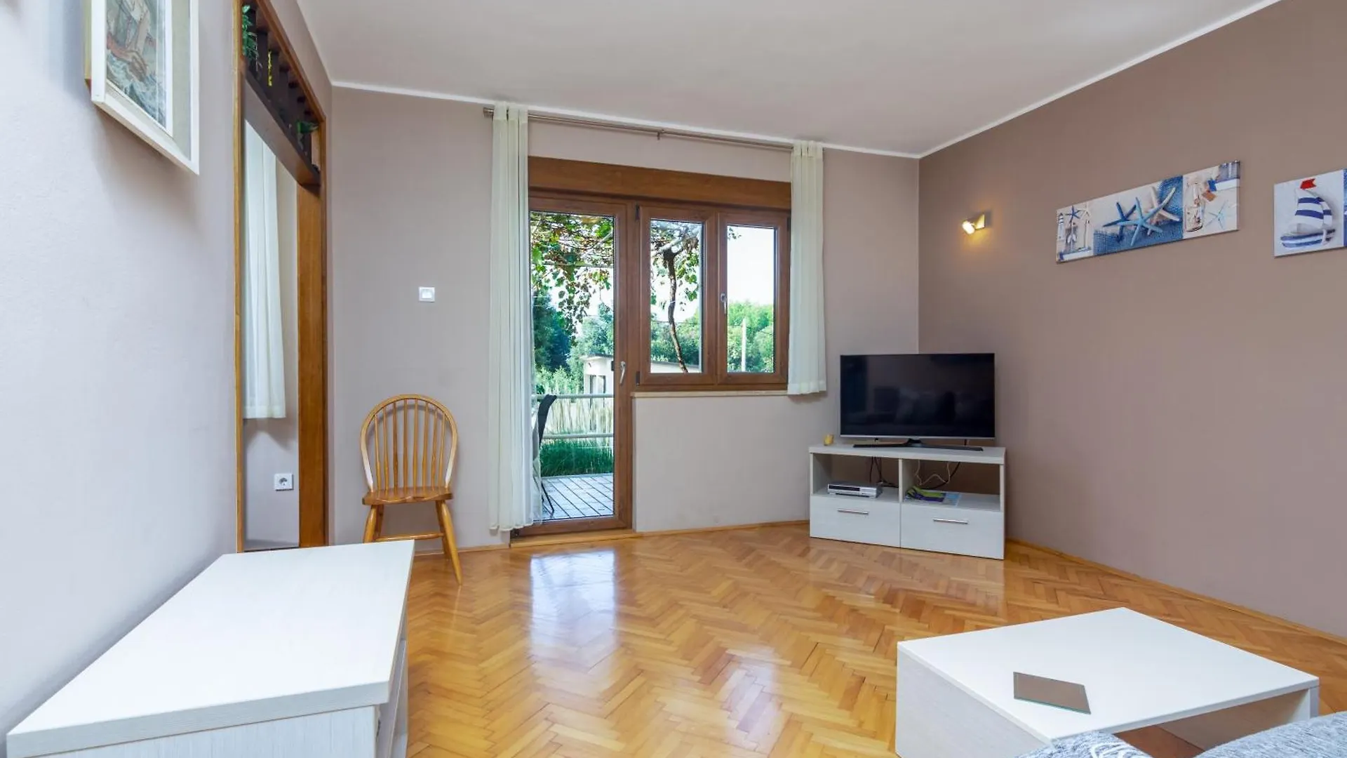 Apartments For Families With Children Banjole, Pula - 2258 0*,