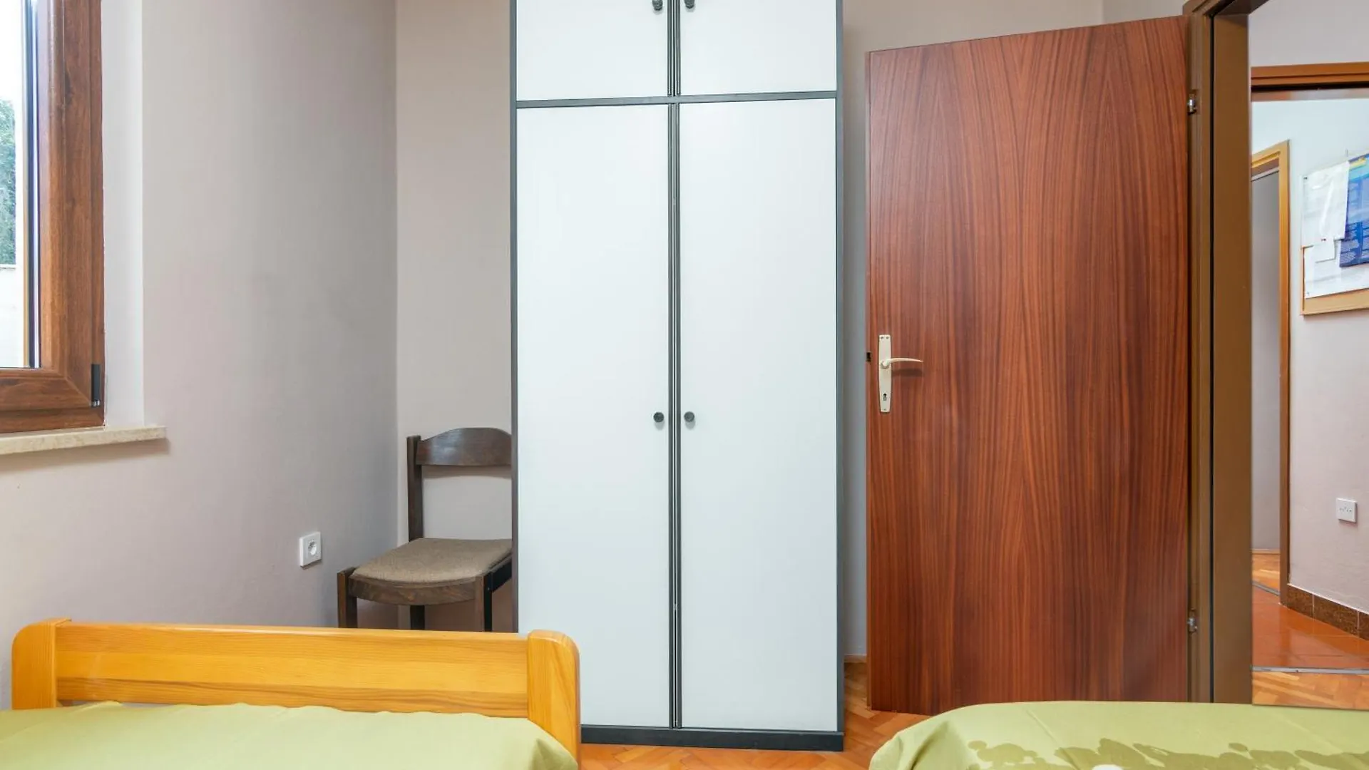 Apartments For Families With Children Banjole, Pula - 2258 0*,