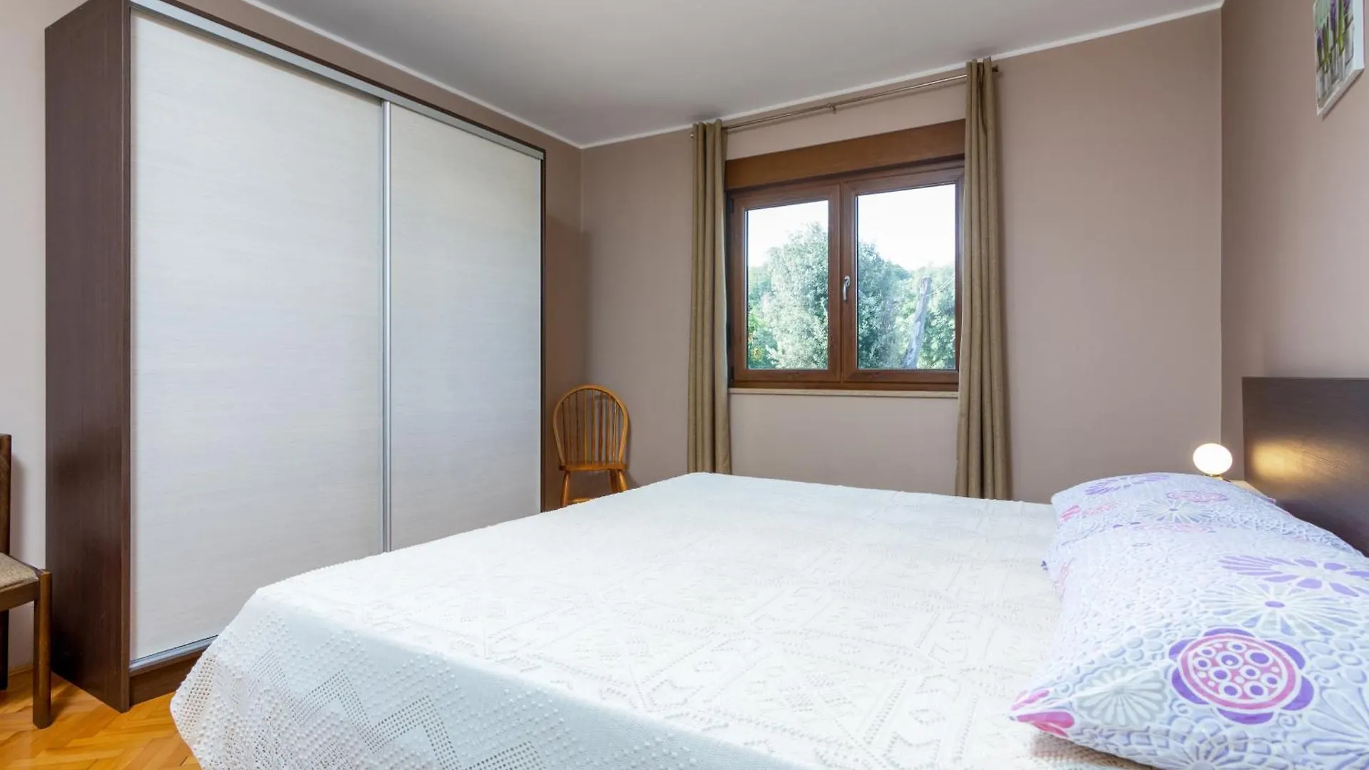 Apartments For Families With Children Banjole, Pula - 2258